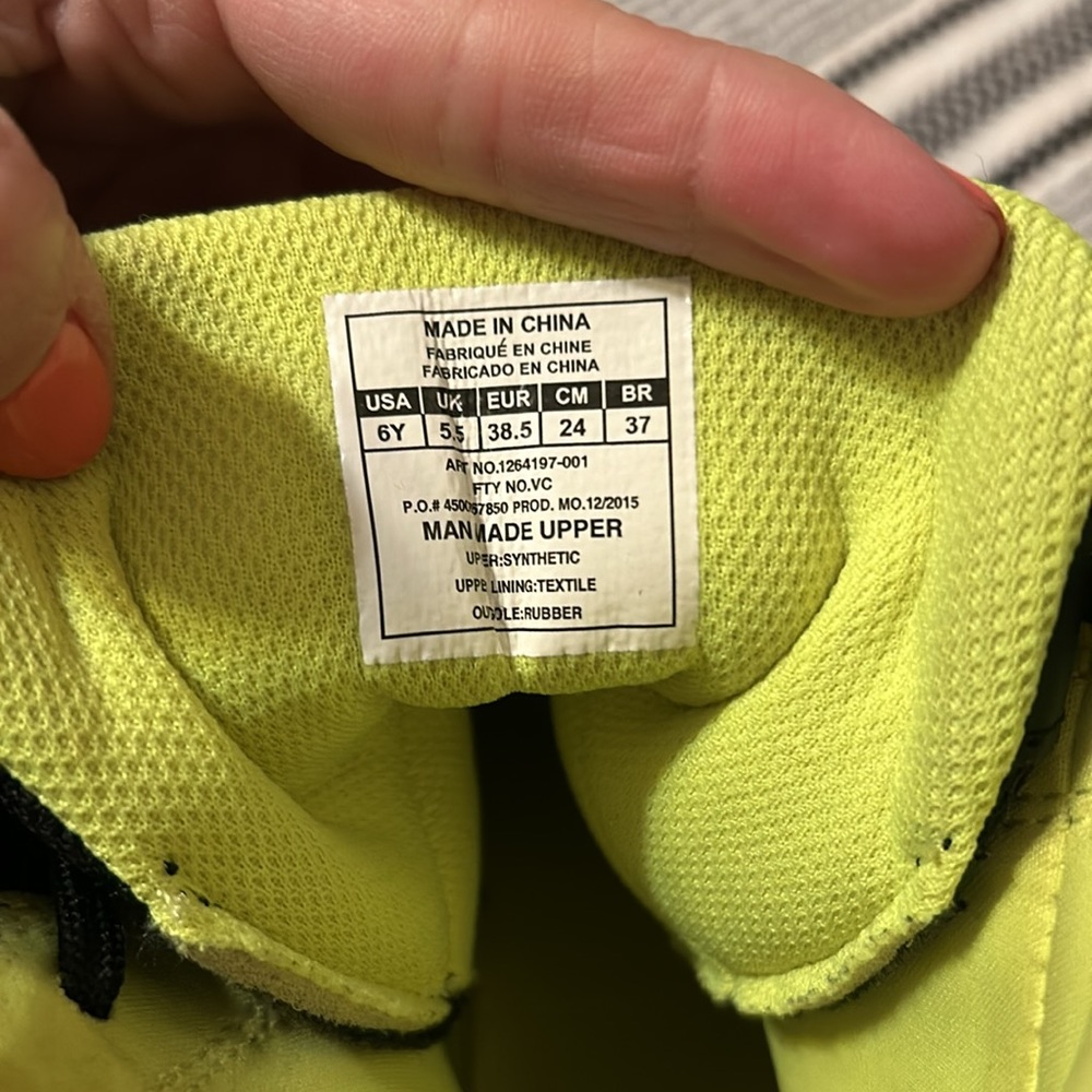 Football cleats - Picture 2 of 3